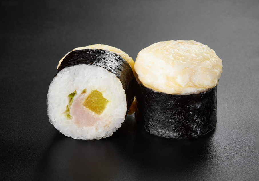 Запеченный ролл с креветкой и ананасом 