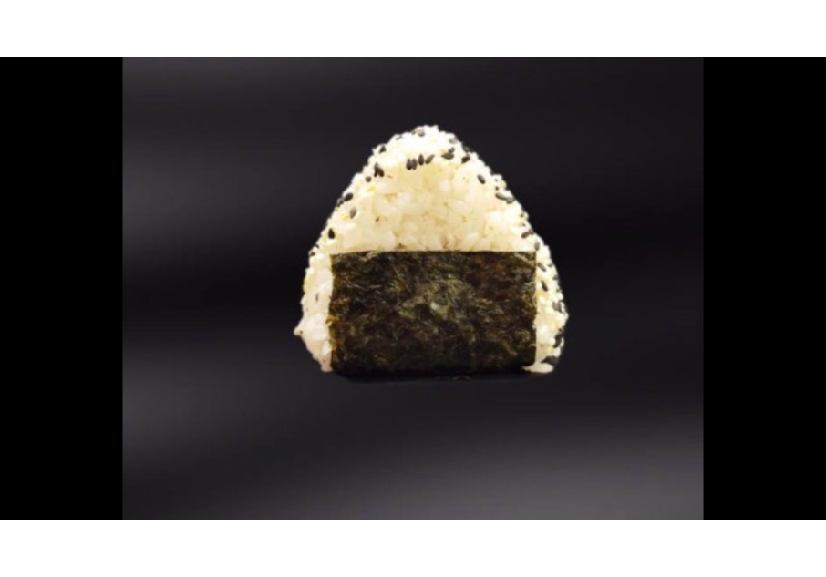 Онигири с жареным лососем в терияки на 100 гр ккал 201 б 5, ж 8, у 22